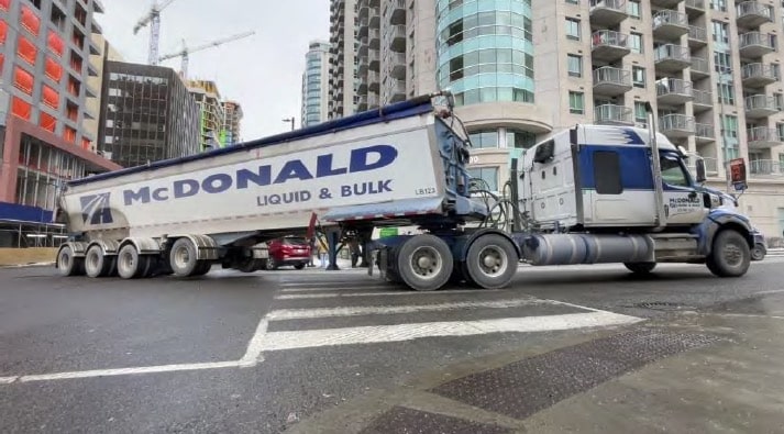 Downtown Ottawa residents cite human rights violations in push to eliminate trucking corridor